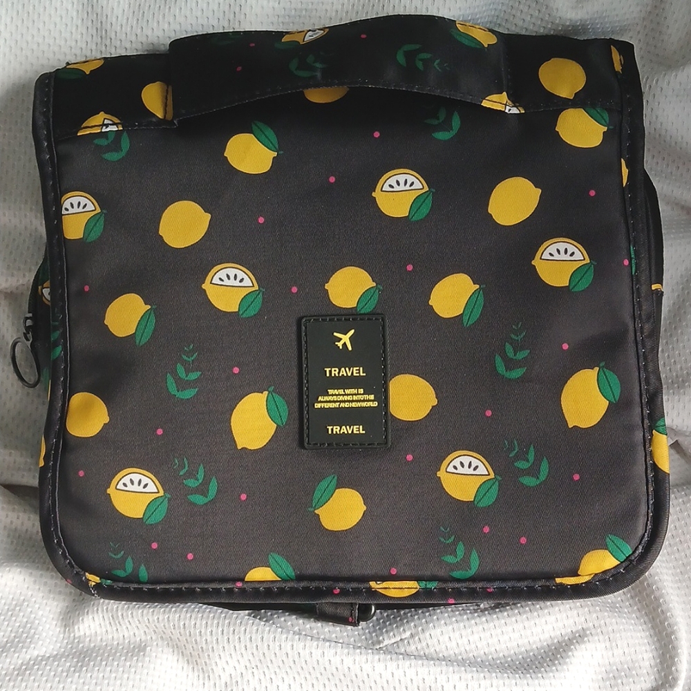 Travel hanging toiletry bag